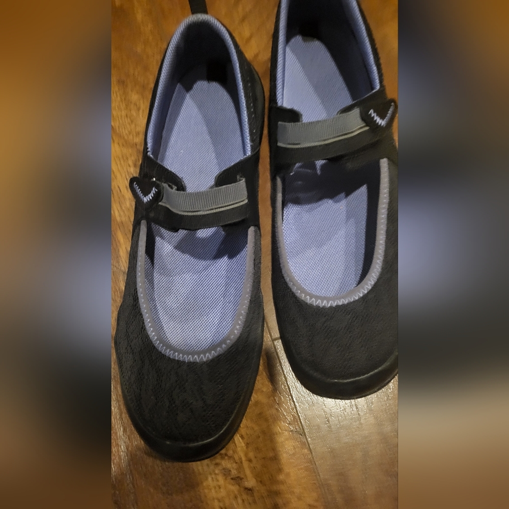 Merrell Mary Jane Slip-On Shoes in Black and Lavender.Select Grip. 9.5 - Picture 2 of 8